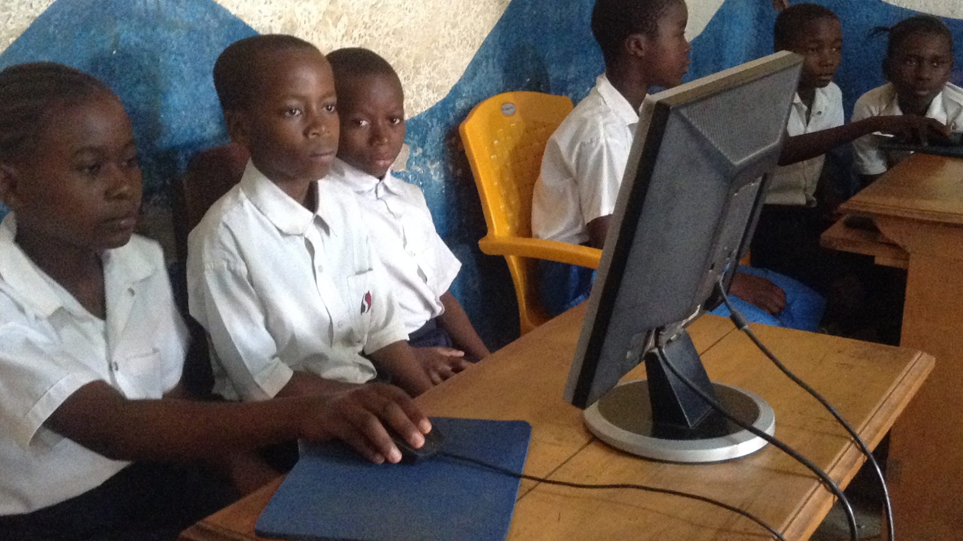 Projet d’appui à l’amélioration de la qualité de l’éducation de base par l’usage de l’outil informatique et l’accès à internet dans les milieux scolaires à Uvira au Sud-Kivu